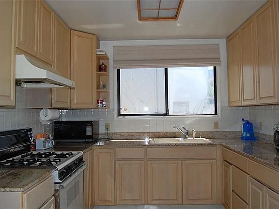 5th image of 662 Southgate Ave