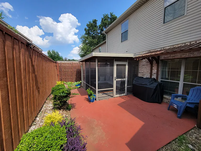 4263 Towne Lake Ct — Photo 12