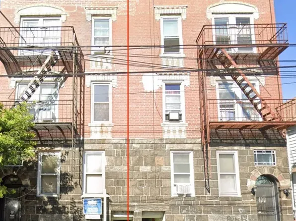 2536 95th St, East Elmhurst, NY 11369