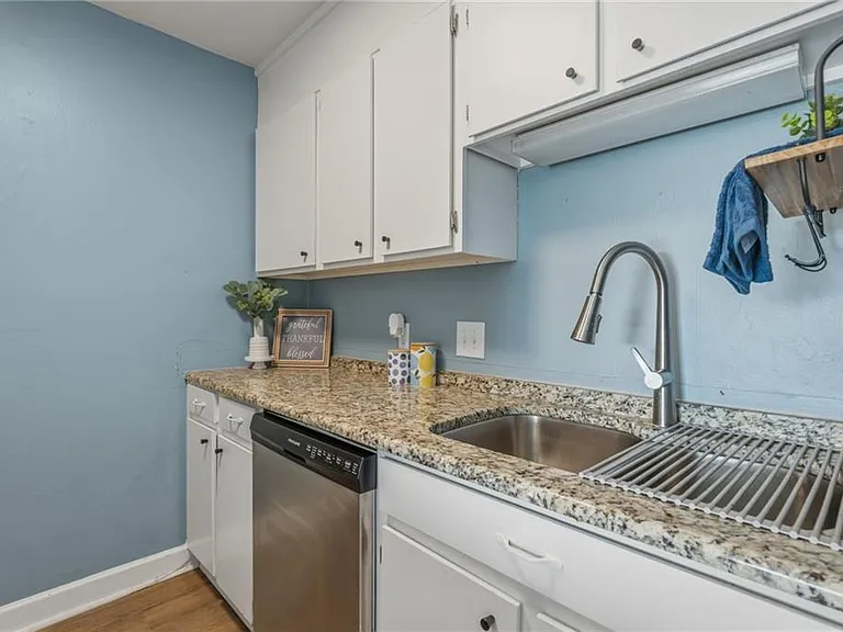337 Riverbend Dr — Photo 8