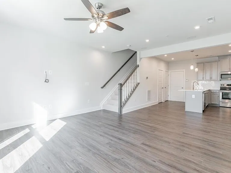 2618 Lassen Walk #A — Photo 8