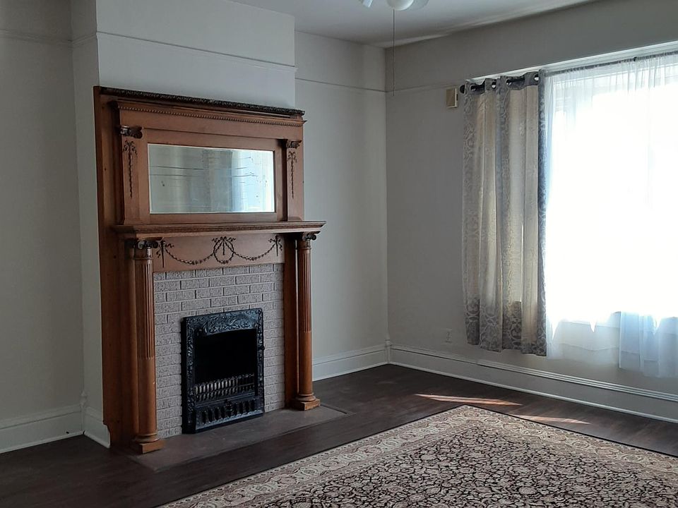living room, fireplace is not functional