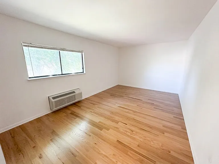 127 Gales Dr #B14 — Photo 9