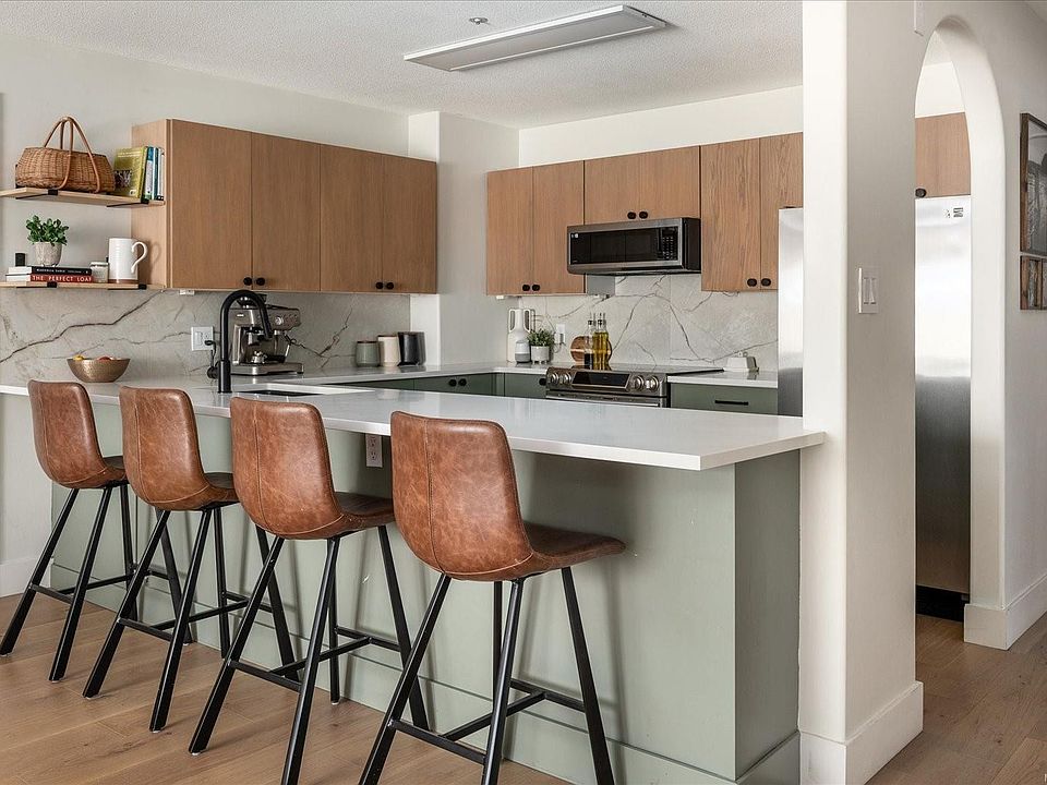 1st image of 4271 Wellington Rd #6
