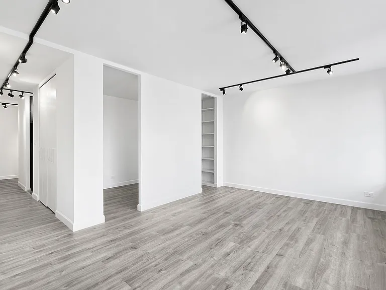 330 E 33rd St #4D — Photo 5