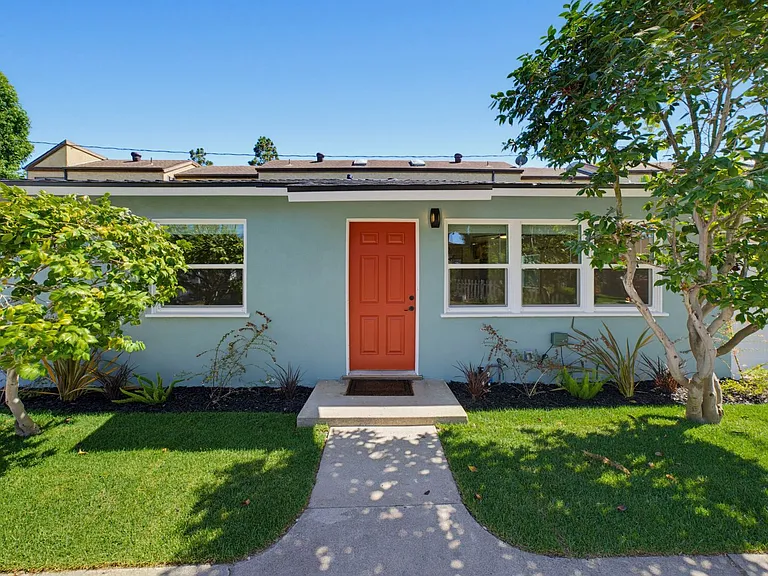 1929 Anaheim Ave — Photo 1