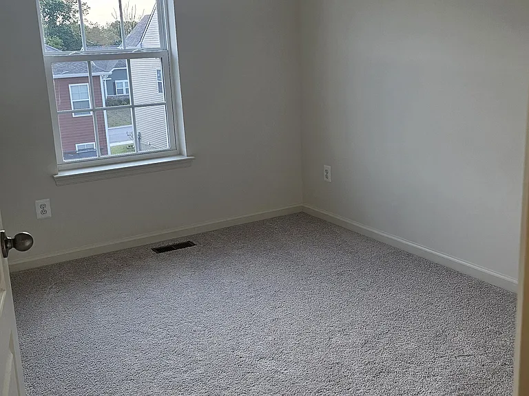 83 Clifton Mnr — Photo 15