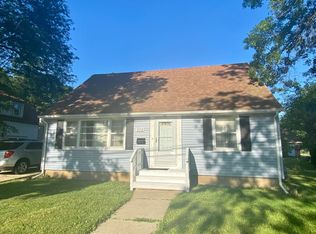 909 Logan Ave, Elgin, IL 60120