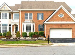 7636 Centerside Ct, Falls Church, VA 22043