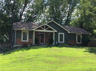 114 N Ethel Ln, Lansing, KS 66043