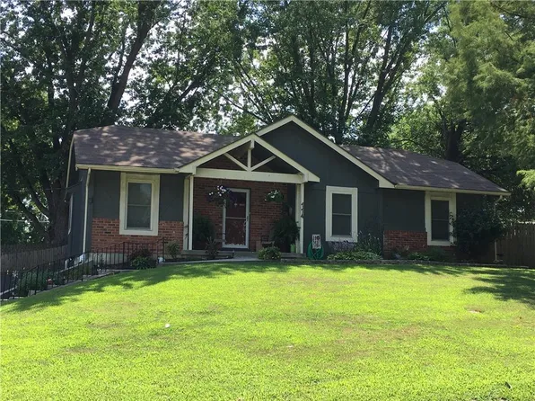114 N Ethel Ln, Lansing, KS 66043
