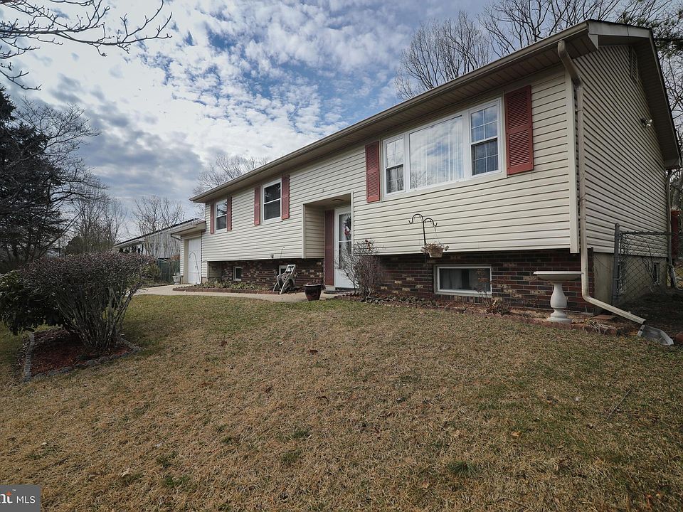 1st image of 10 Scammell Dr