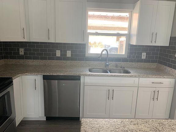 3rd image of 221 Scottsdale Loop