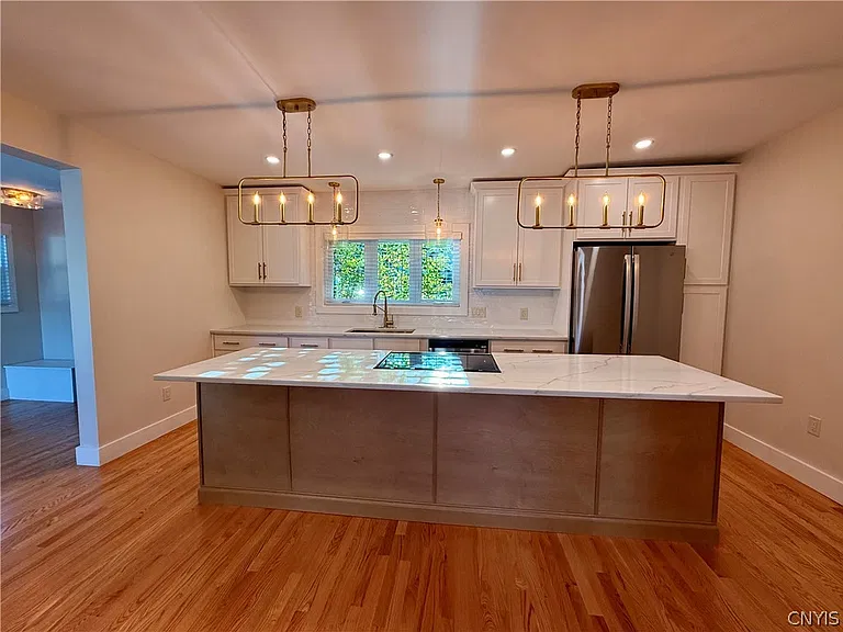 11 Sanger Ave — Photo 2