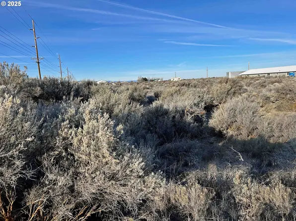 Christmas Valley Hwy #10000, Christmas Valley, OR 97641