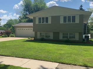 1909 Pleasant Ave, St Charles, IL 60174
