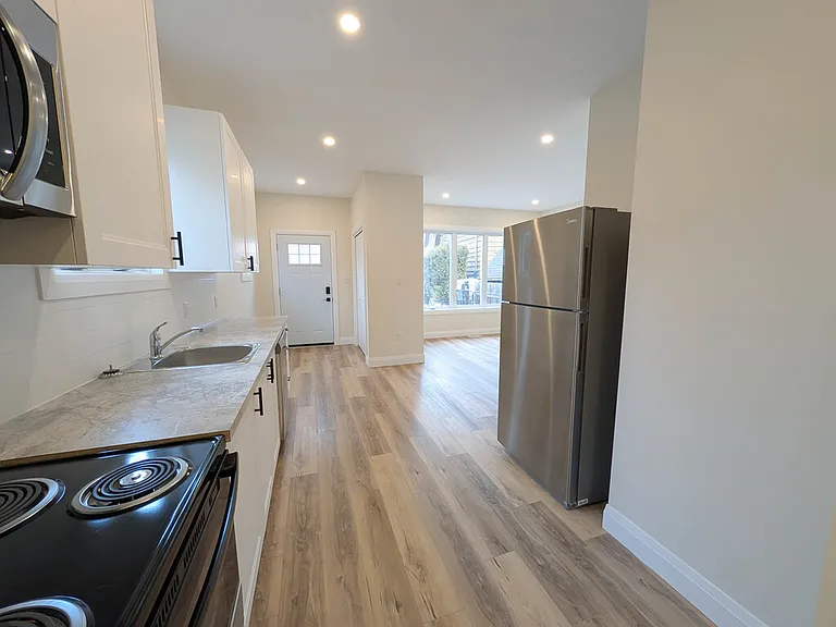 70 Scott St W #3 — Photo 7