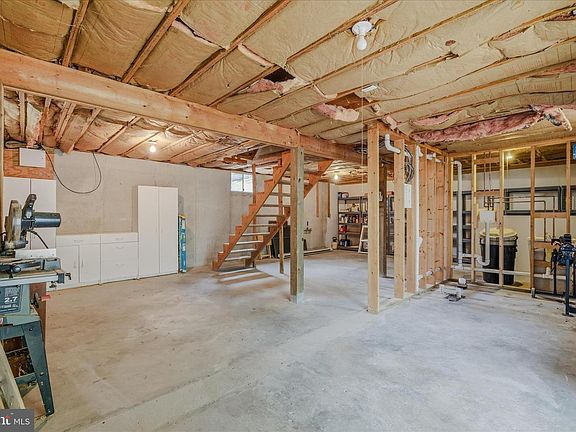 24th image of 494 Glenwood Ln