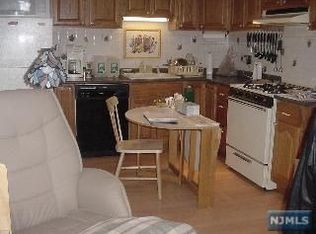 96 Hickory Ave, Bergenfield, NJ 07621