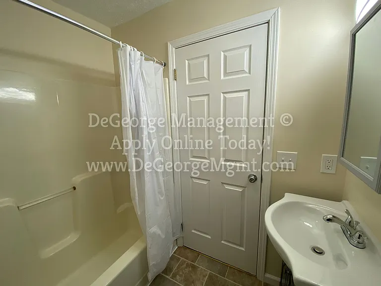 Burdick Estates Apartments — Photo 43