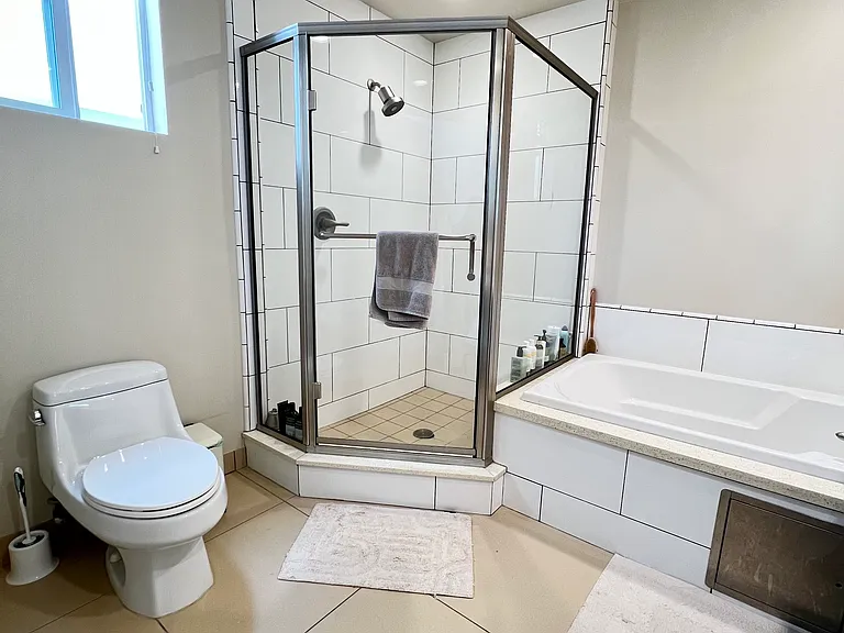 Primary en suite Bathroom