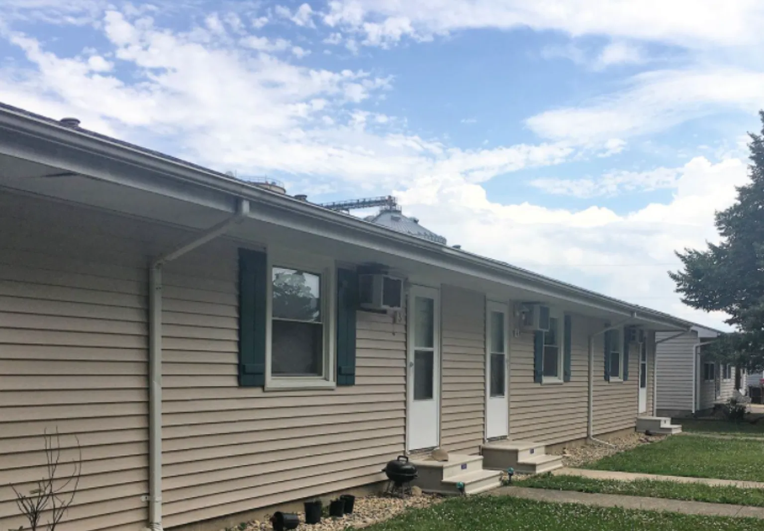 202MU — Photo 1