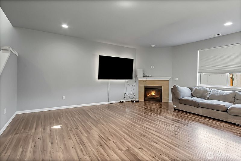 5th image of 13316 9th Avenue S