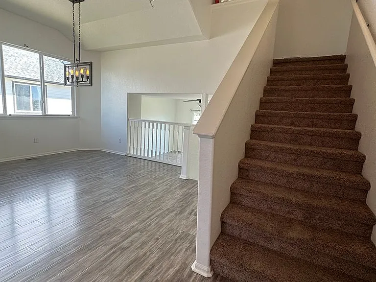 301 W Cottonwood St — Photo 2