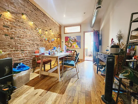 Rented by RELEASE NY | media 18