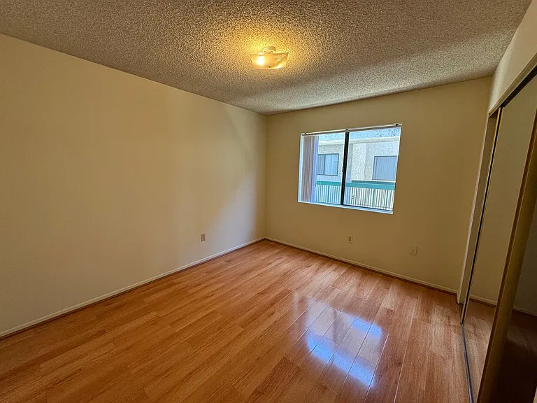 1004 E Garfield Ave — Photo 15
