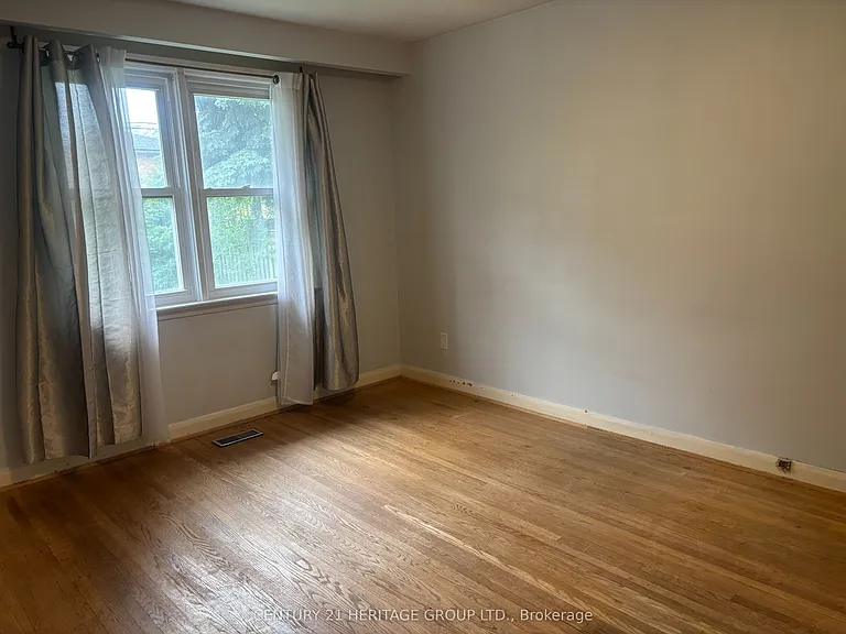 65 Cummer Ave — Photo 15