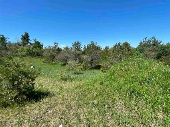 290 Harbor View Ln, Petoskey, MI 49770