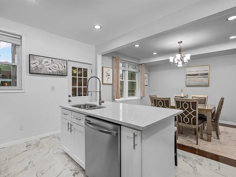 5911 Pershing Ave — Photo 12