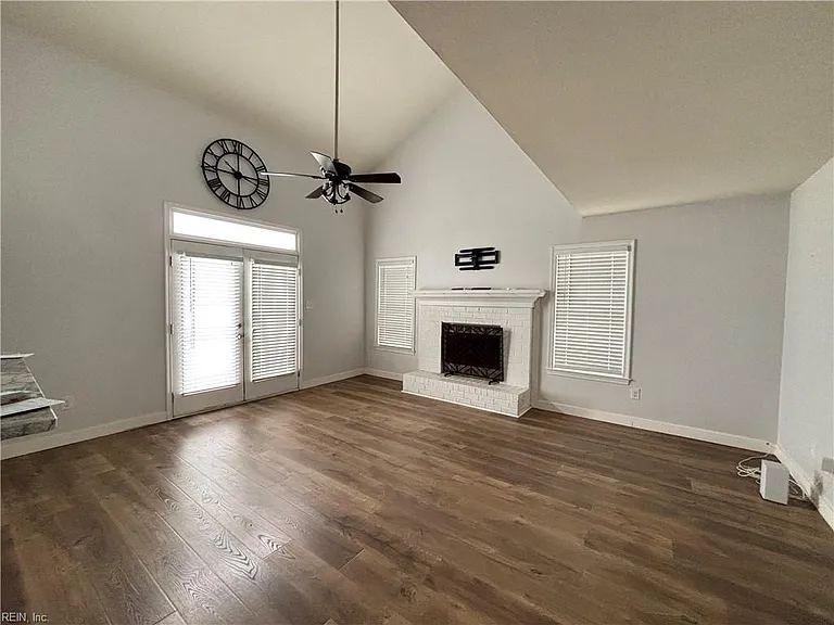 3145 Crestwood Ln — Photo 9