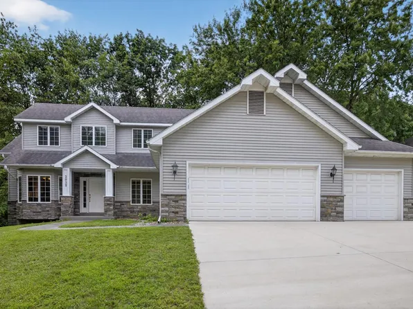 2032 Fox Valley Dr SW, Rochester, MN 55902