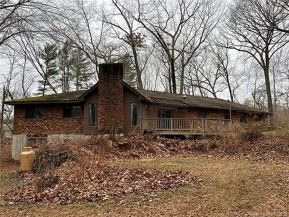 3rd image of 30 Dogwood Dr