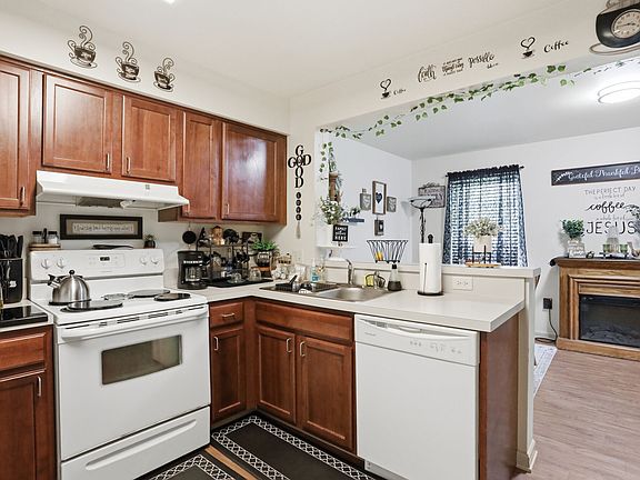 3rd image of 63 Redwood St #11585575