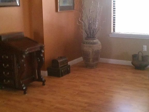 5th image of 525 Sunflower Dr