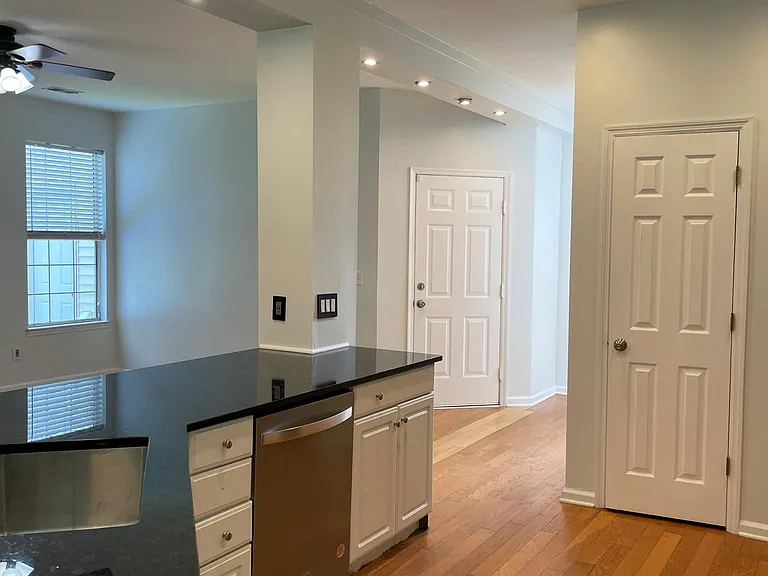 2090 Country Manor Dr — Photo 31