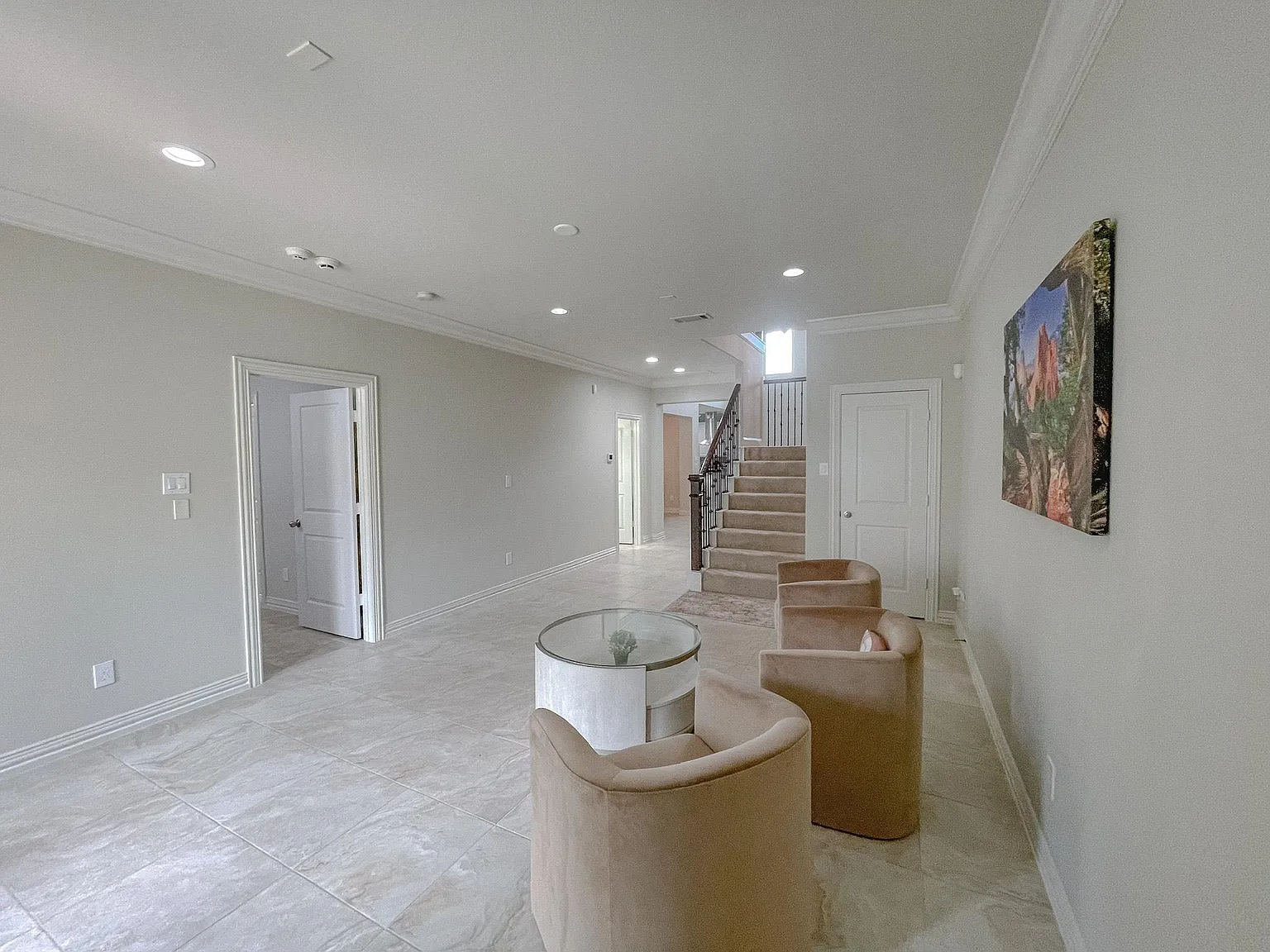 3 bed, 2.5 bath, 2823 sqft, $4,300 — Photo 2