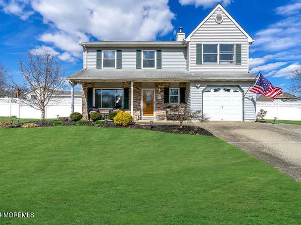 5 Scarlet Lane, Howell, NJ 07728