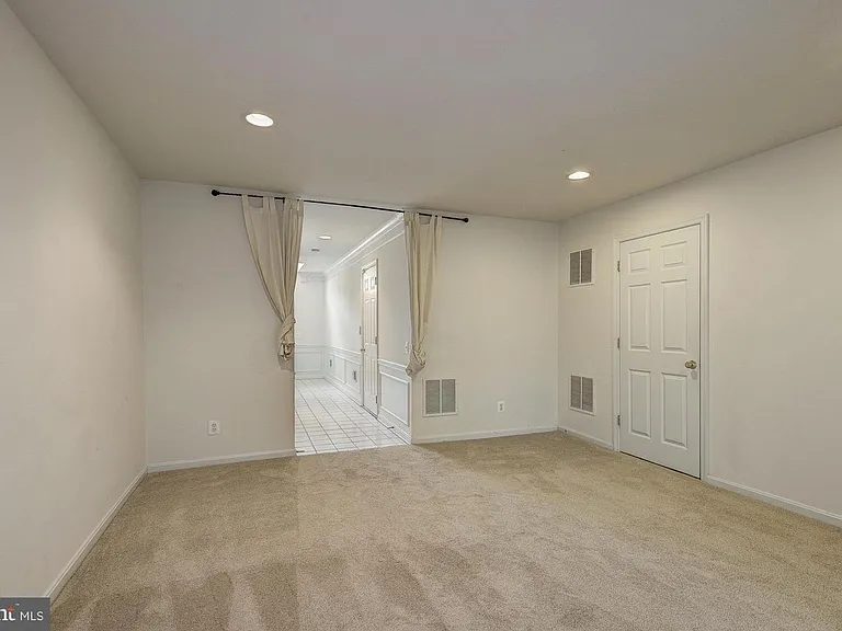 6325 Dunn Ct — Photo 7
