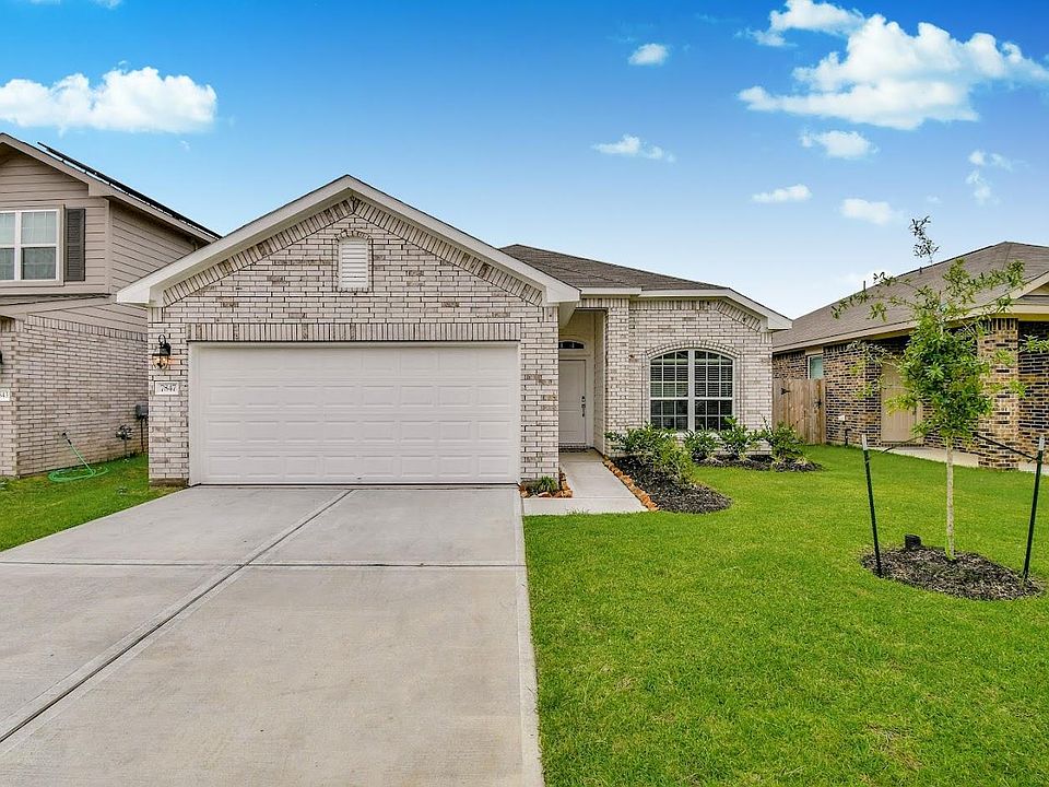 Enjoy the convenience of the ranch style home with easy accessibility.