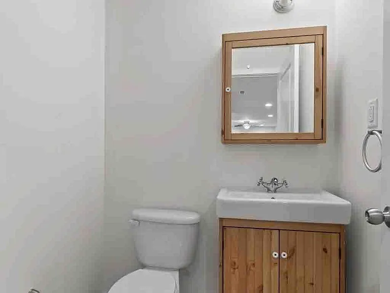 2516 Grays Ferry Ave — Photo 8