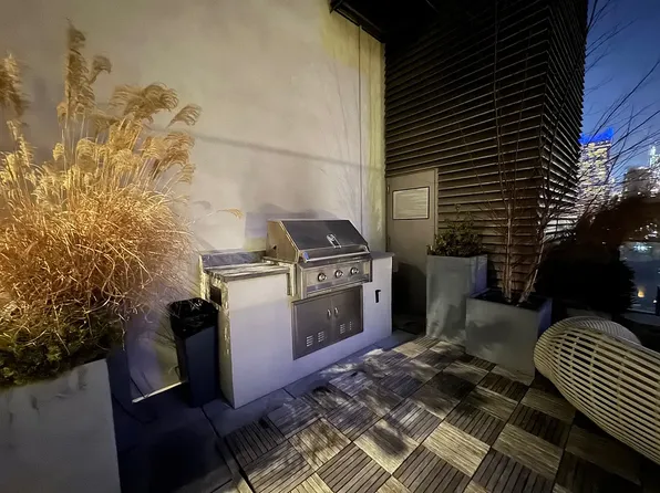 505 West 43rd Street image 8 of 11