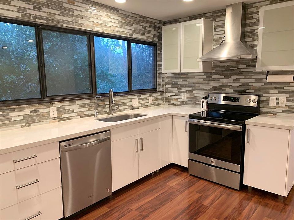 Wonderful remodeled Kitchen w/quartz counters & decorative tile backsplash. Stainless Steel electric stove-2017 and VentHood.