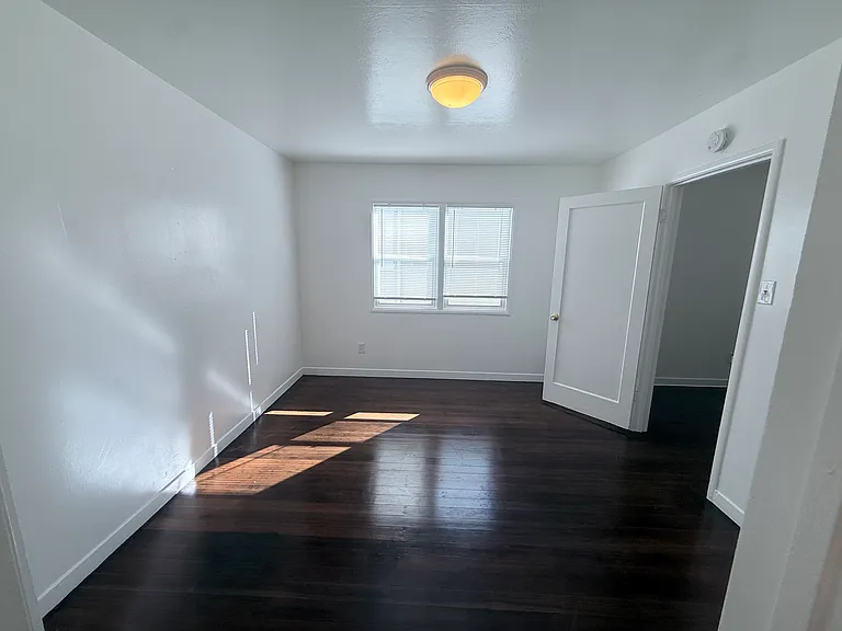 9006 A St — Photo 2