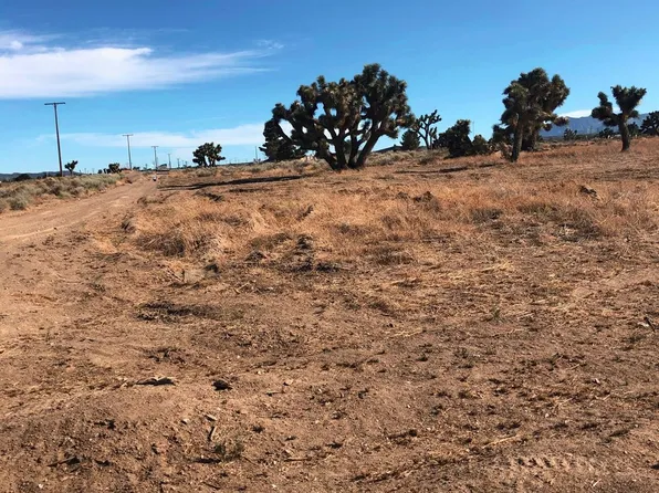 9234 Arrowhead Rd, Phelan, CA 92371