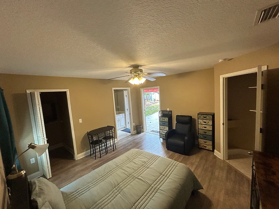 1138 N Old Mill Dr
