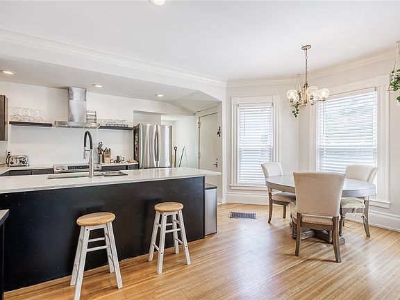 4th image of 256 Oxford St #1